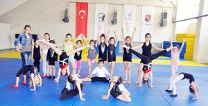 Esnekler büyülüyor