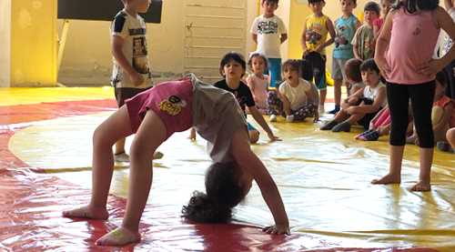 Esnekler büyülüyor