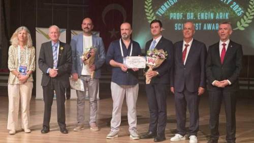 ESOGÜ’lü akademisyene “Prof. Dr. Engin Arık” ödülü