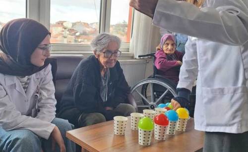 ESOGÜ’lü hemşirelik öğrencilerinden huzurevinde anlamlı buluşma