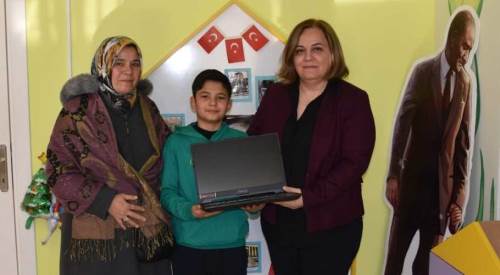 ESOGÜ sergisi minik hastayı hayaline kavuşturdu