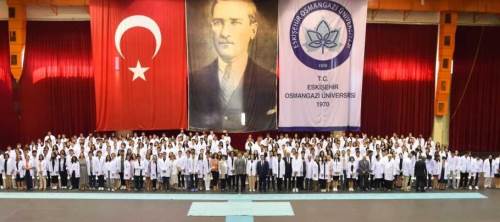 ESOGÜ Tıp Fakültesi’nden yeni hekimlere beyaz önlük töreni