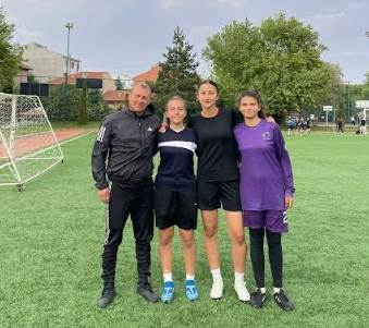 Esra memleketine döndü