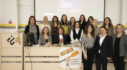 ESTÜ, Eskişehir'in başarılı "Amazonlar Dragon Kadın Kürek Takımı"nı ağırladı