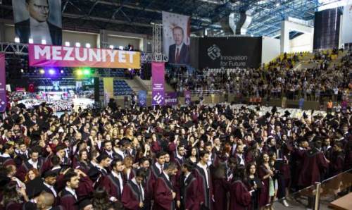 ESTÜ 2024 mezuniyeti için heyecanlı!