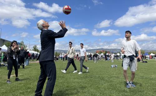 ESTÜ Bahar Şenlikleri’nde Rektör Özcan öğrencilere taş çıkardı
