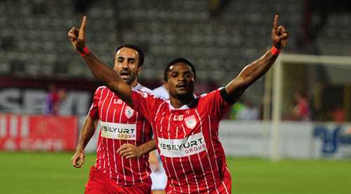 Eşyalarını toplayıp geliyor