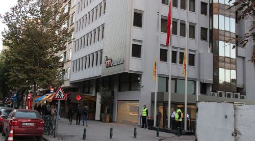 ETİ'de bayraklar yarıya indirildi