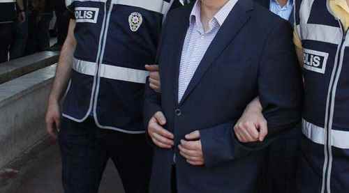 Ev abisi avukat yakalandı