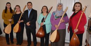 Ev hanımları koro kurdu