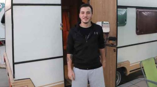 Ev kiraları artınca çözümü karavanda buldu