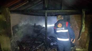 Ev Yangını Büyümeden Söndürüldü
