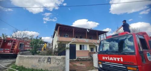 Ev yangını korkuttu, can kaybı yaşanmadı