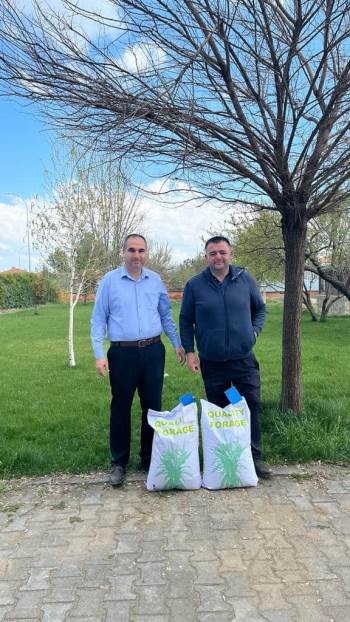 Evciler İlçesinde 7 Çiftçiye Sorgum Sudan Otu Tohumu Dağıtıldı
