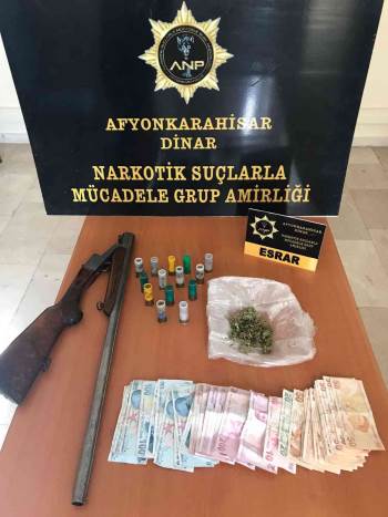 Eve Yapılan Baskında Esrar Ve 4 Bin 635 Tl Para Ele Geçirildi
