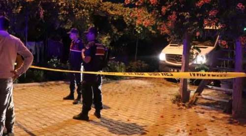 Evi terk eden karısını bulan koca dehşet saçtı: 2 ölü!