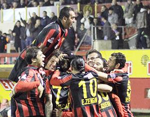 Evimizde bileğimiz bükülmüyor