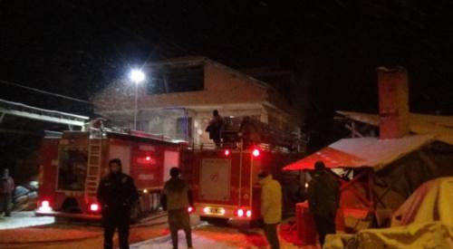 Evin bacasından çıkan yangın korkuttu