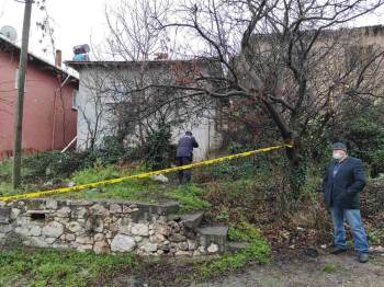 Evinde Ölü Bulundu
