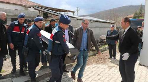 Evinde silahla vurulmuş halde ölü olarak bulundu