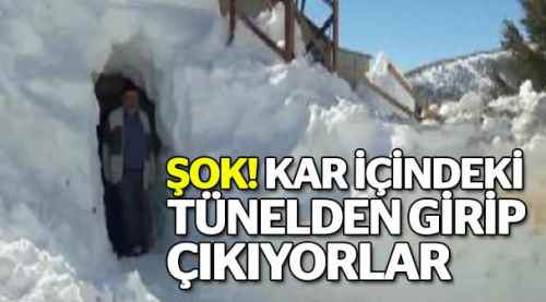 Evlerine, kar içine açtıkları tünelden giriyorlar