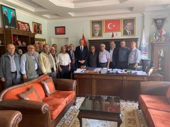 Eynal Kaplıcaları Müdavimlerinden Başkan Biçer’E Plaket
