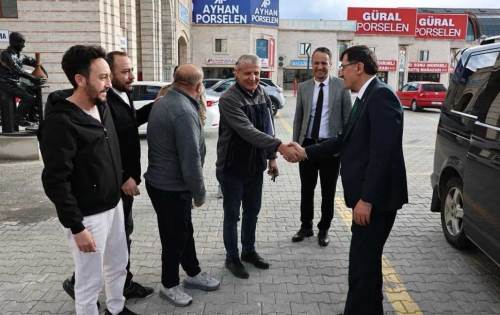 Eyüp Kahveci, Çiniciler Çarşısı’nda esnafın taleplerini dinledi