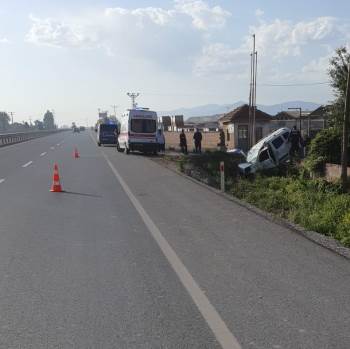 Fabrika Duvarına Çarpan Araçta 1 Kişi Öldü, 1 Kişi Yaralandı
