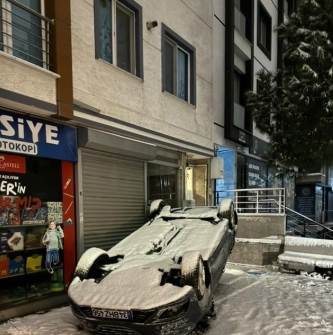 Feci kaza: Araç ters döndü