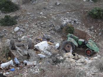 Feci kaza! İkiye ayrıldı...