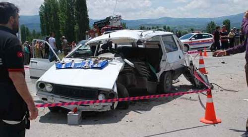 Feci kazada 2 kişi öldü 2 kişi de yaralandı