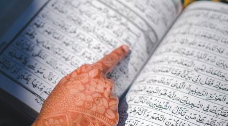 Fecr Suresi, Anlamı, Tefsiri, Türkçe ve Arapça Okunuşu, Fazileti, Tefsiri ve Faydaları (Diyanet Meali&Dinle)