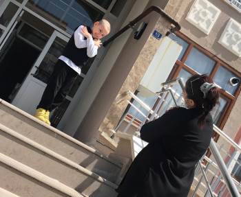 Fedakar Öğretmenden Öğrencilerine 23 Nisan Sürprizi
