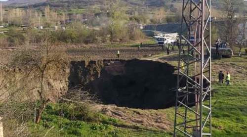 Felaketin kıyısından dönüldü! Evler boşaltıldı...