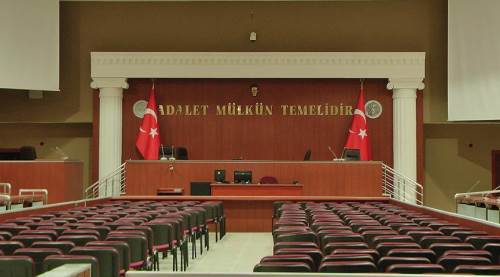 FETÖ'den hükümlü baba avukat kızını kurye yapmış