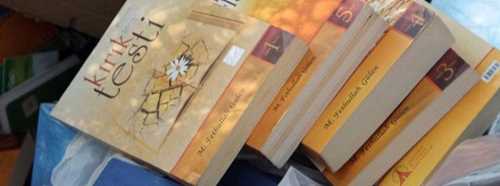 FETÖ'nun 430 kitap ve 12 CD'sine el konuldu
