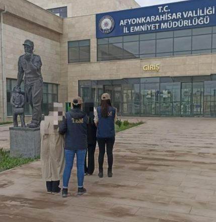 FETÖ’nün yurt dışı kampına katılan 2 kadın yakalandı