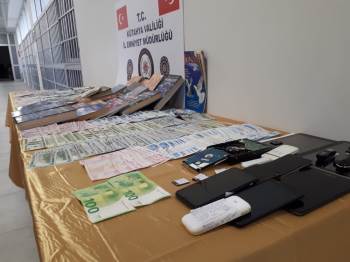 Fetö Üyeleri Paraları Peynir Kabında Saklamış
