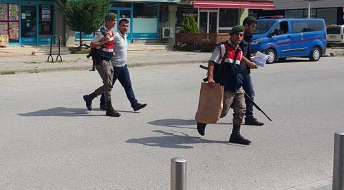 FETÖ’ye küfreden babasını vurdu