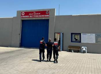 Fetö’Ye Üye Olma Suçundan Aranan Şahsı Jandarma Yakaladı
