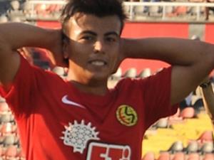  Feyzi'den 3 yıllık imza!