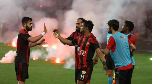 Final maçına meşaleleri polis sokmuş