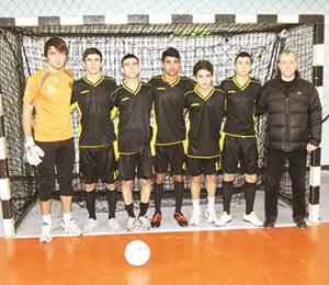 Finalin kapısından döndü