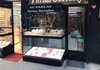 Firari asker kuyumcuyu gasp etti!