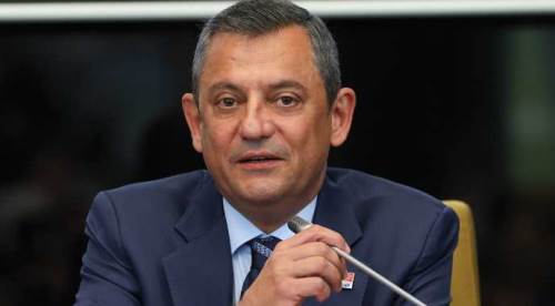 Flaş... Özgür Özel'in ayağı kırıldı