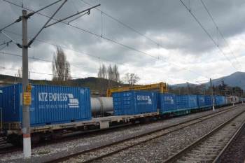 Fotoğraf Çektirmek İsterken Elektrik Akımına Kapıldılar
