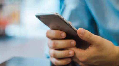 Fotoğrafları silmek için telefonu zorla aldı, başına dert açtı!