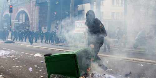 FRANSA KARIŞTI HALK SOKAKLARDA