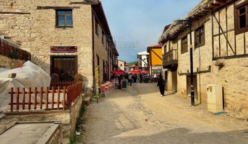 Frig Vadisi bayramda ziyaretçi akınına uğradı