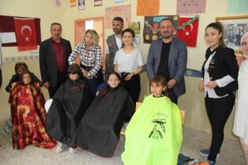 Frig Vadisi’Nin Ortasında Gönüllü Kuaförler İş Başında
